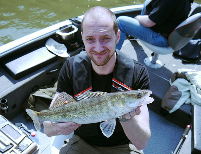 Pro-Guiding-Zander14028