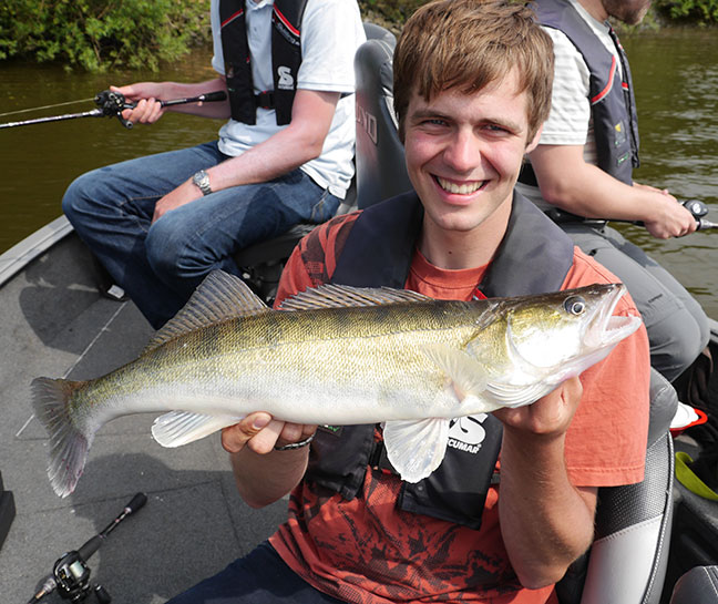 Pro-Guiding-Zander14036