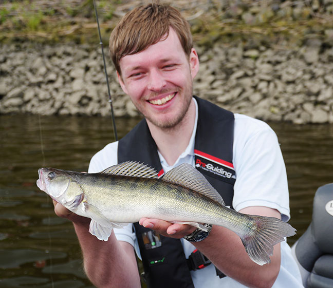 Pro-Guiding-Zander14037