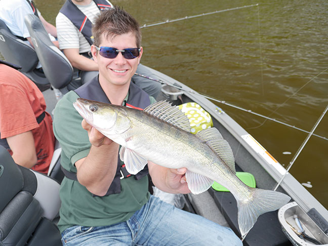 Pro-Guiding-Zander14038