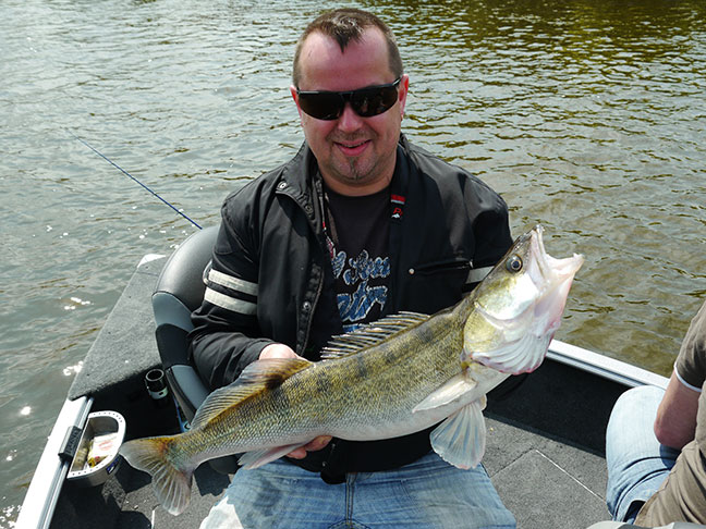 Pro-Guiding-Zander14040