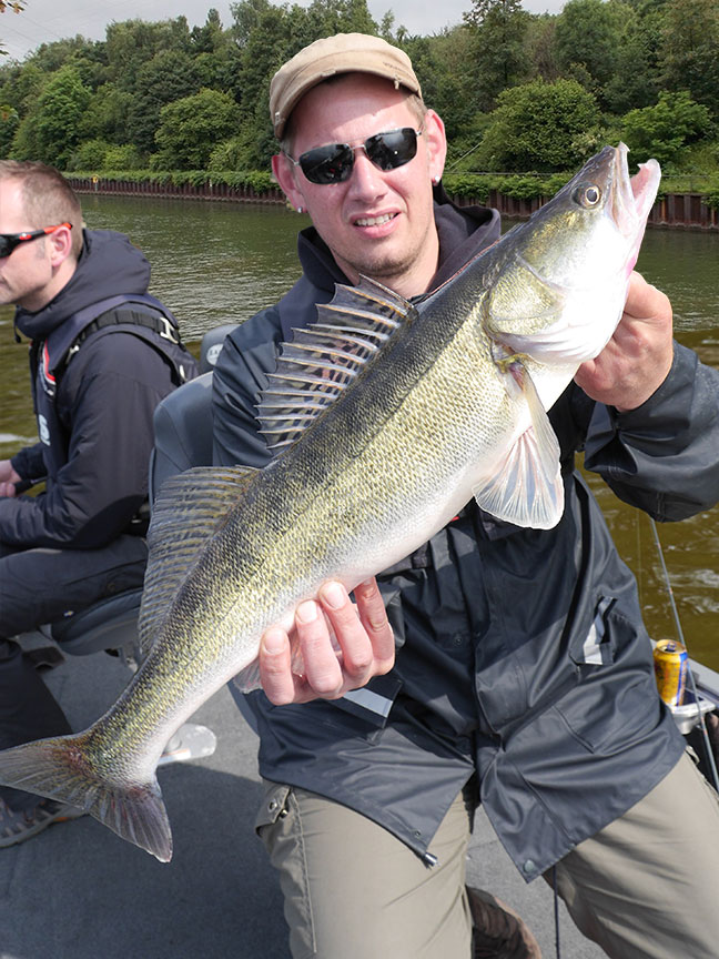 Pro-Guiding-Zander14049