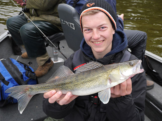 Pro-Guiding-Zander14052