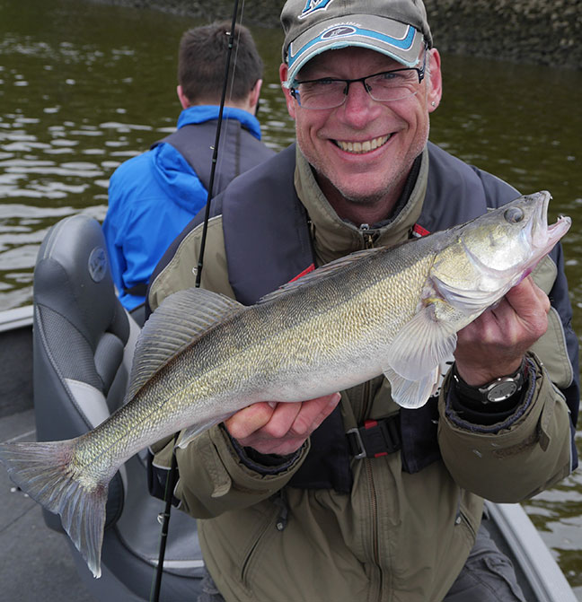 Pro-Guiding-Zander14058