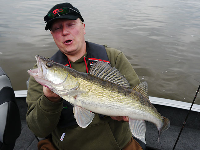 Pro-Guiding-Zander14062