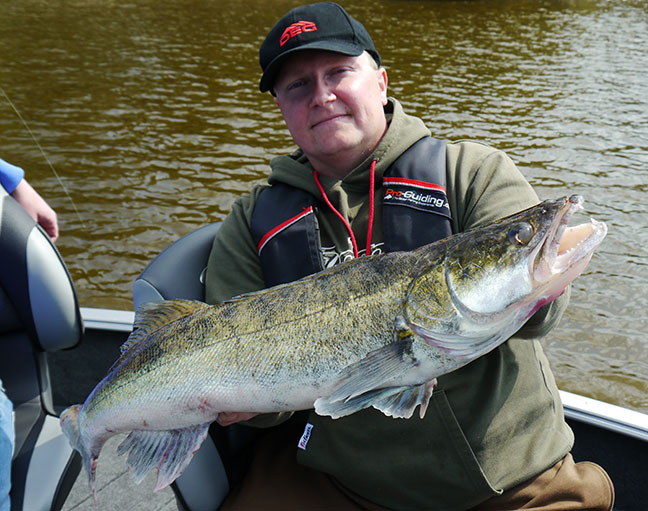 Pro-Guiding-Zander14063