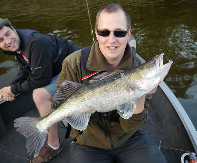 Pro-Guiding-Zander14064