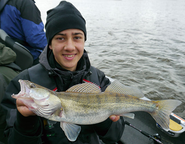 Pro-Guiding-Zander14127