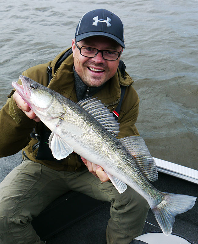 Pro-Guiding-Zander14128