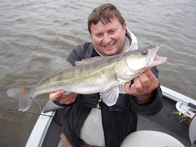 Pro-Guiding-Zander14130