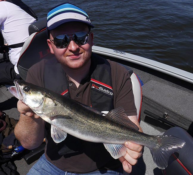 Pro-Guiding-Zander14137