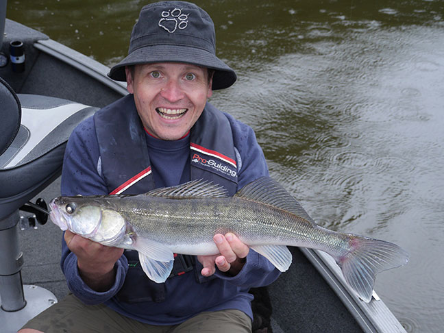 Pro-Guiding-Zander14150