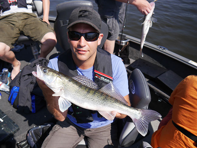 Pro-Guiding-Zander14169