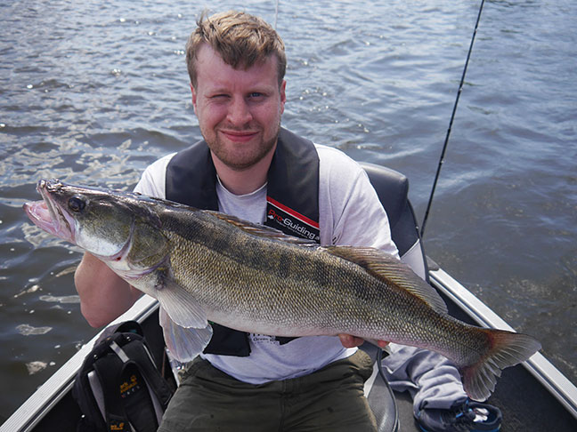 Pro-Guiding-Zander14170
