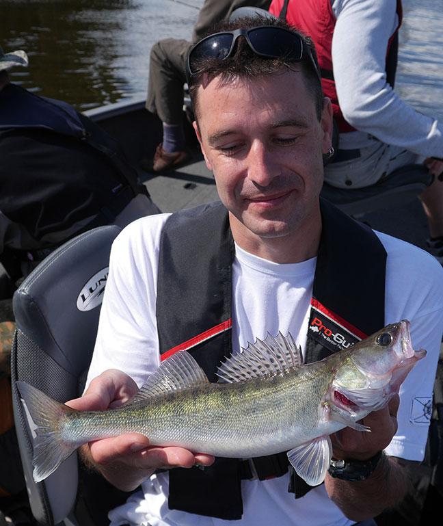Pro-Guiding-Zander14174