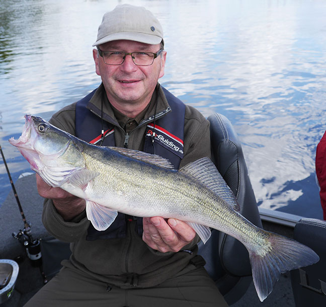 Pro-Guiding-Zander14175
