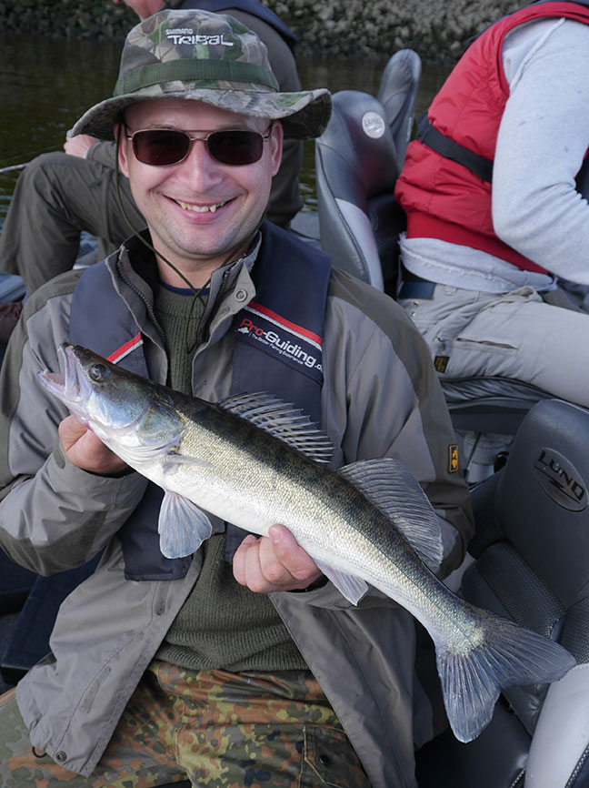 Pro-Guiding-Zander14176