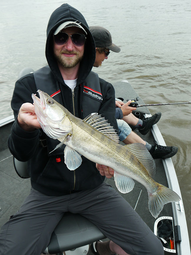 Pro-Guiding-Zander14185