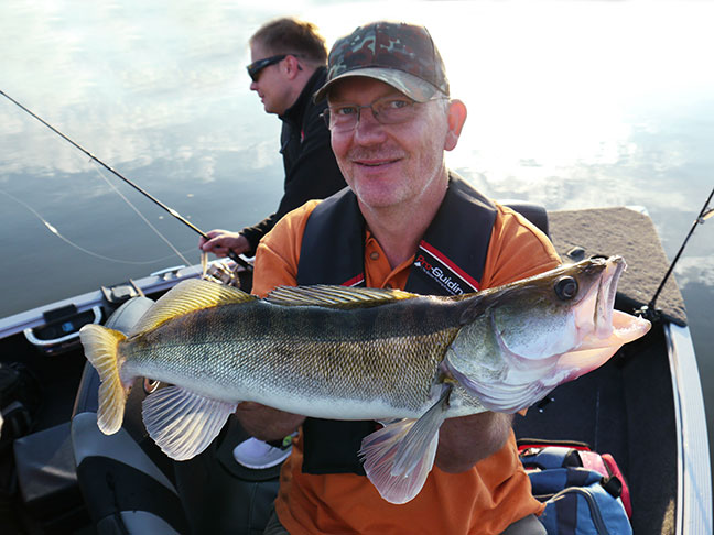 Pro-Guiding-Zander14200