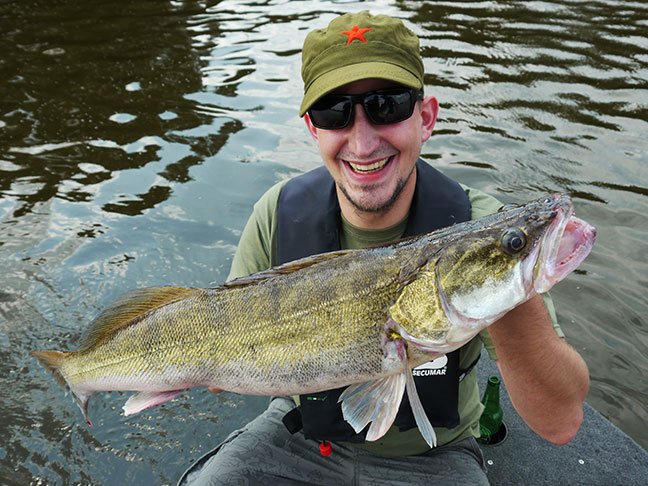 Pro-Guiding-Zander14202