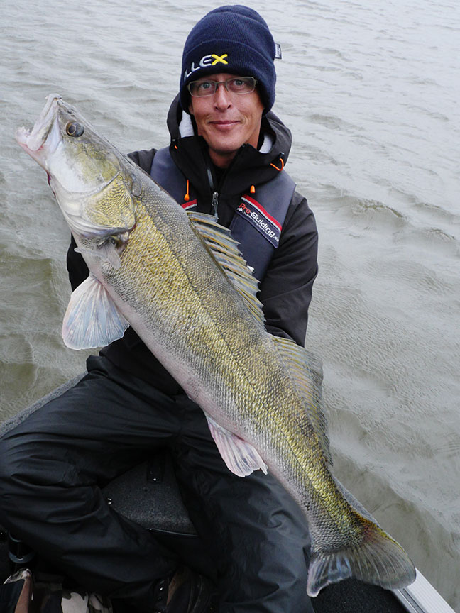 Pro-Guiding-Zander14205