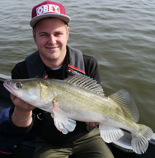Pro-Guiding-Zander14214