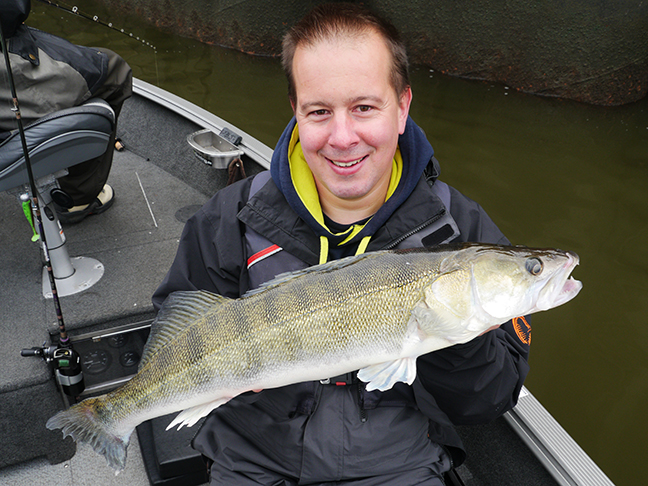 Pro-Guiding-Zander14237