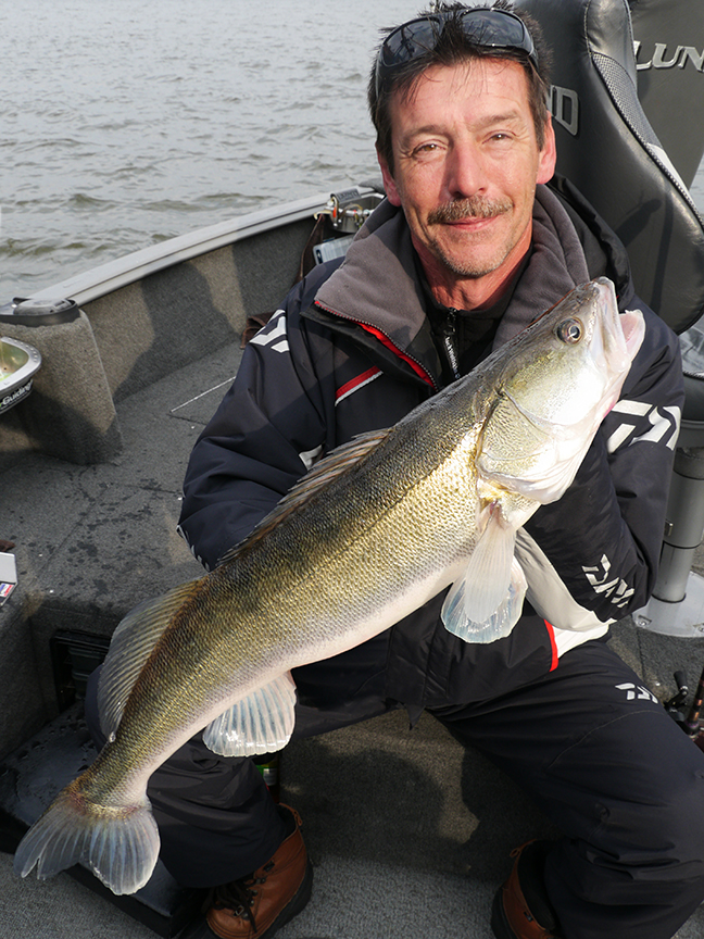 Pro-Guiding-Zander14239