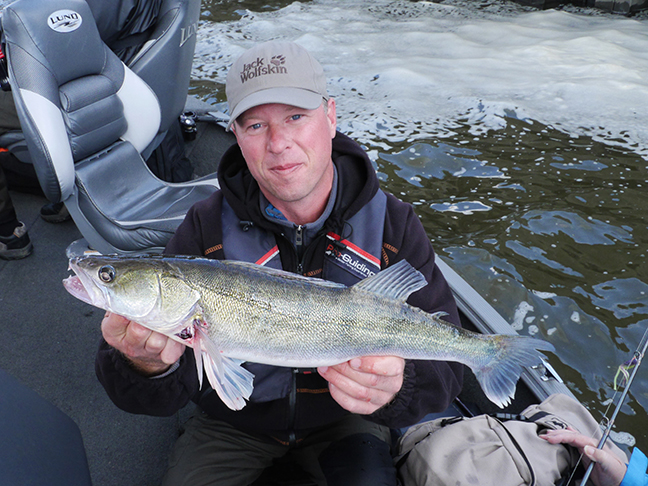 Pro-Guiding-Zander14255