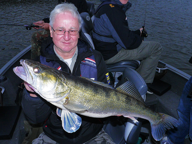 Pro-Guiding-Zander14260