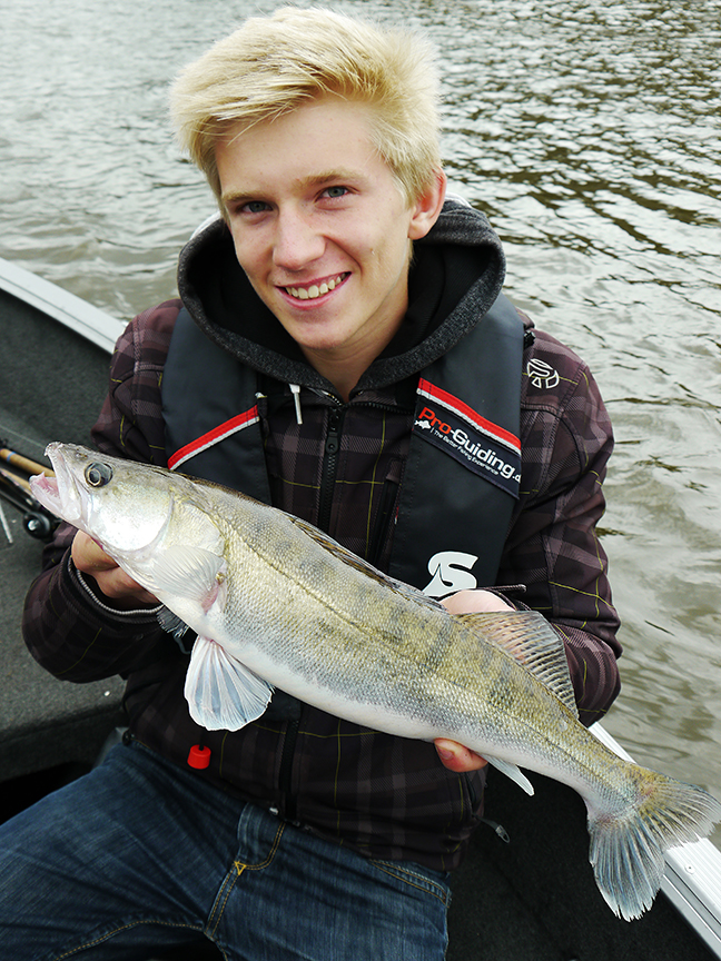 Pro-Guiding-Zander14277