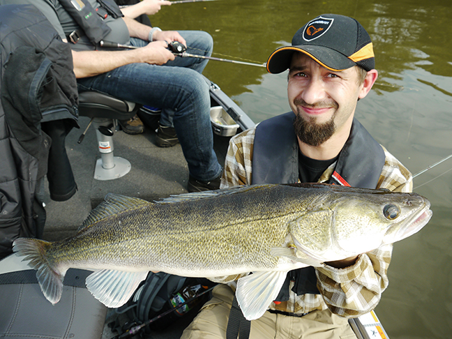 Pro-Guiding-Zander14287