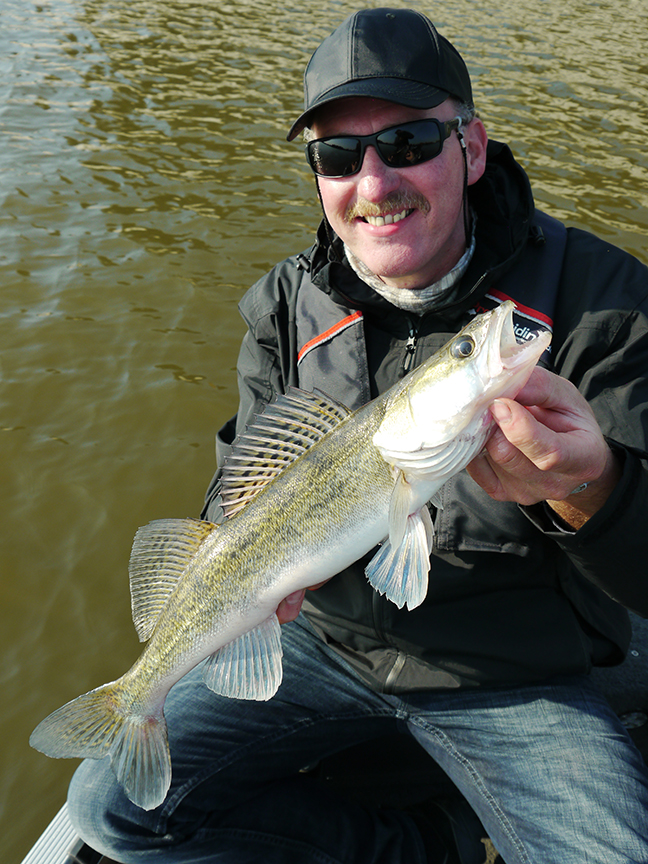 Pro-Guiding-Zander14290