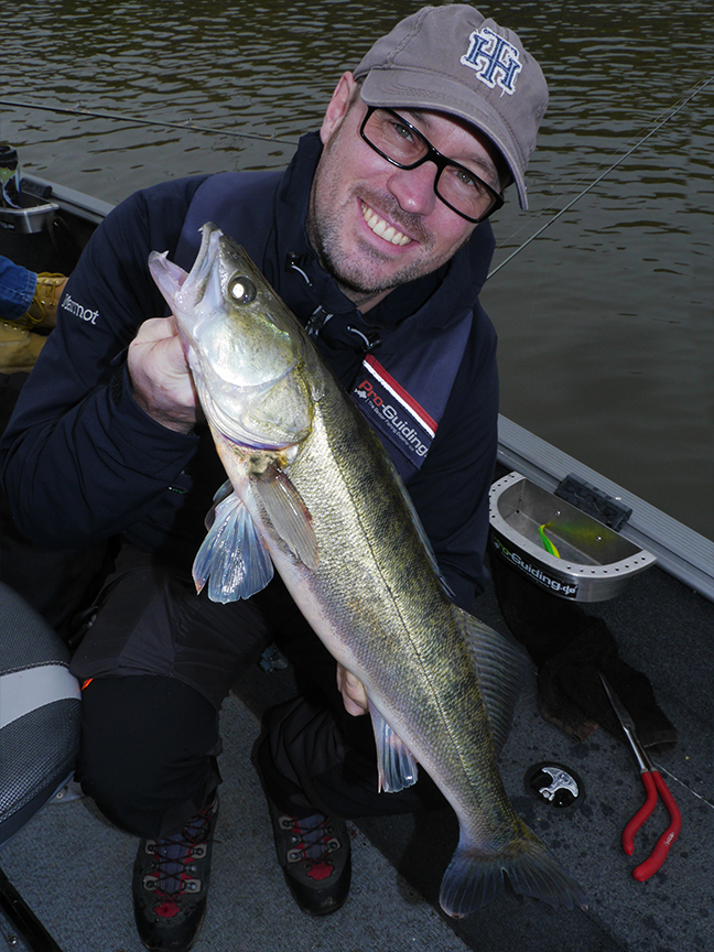 Pro-Guiding-Zander14293