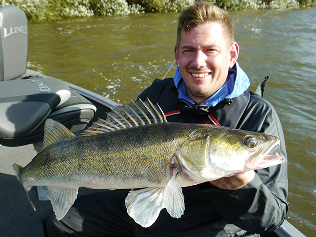Pro-Guiding-Zander14300