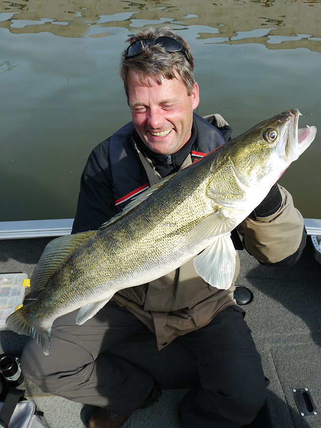Pro-Guiding-Zander14304