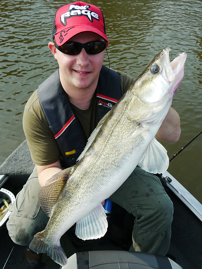 Pro-Guiding-Zander14305