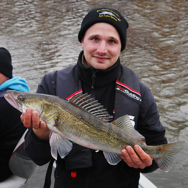 Pro-Guiding-Zander14310