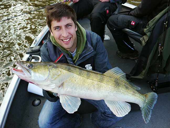 Pro-Guiding-Zander14316