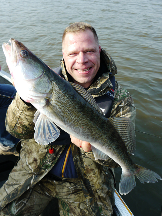 Pro-Guiding-Zander14319
