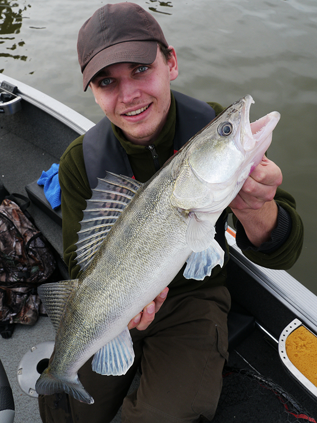 Pro-Guiding-Zander14324