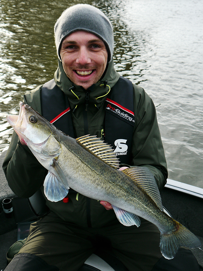 Pro-Guiding-Zander14328