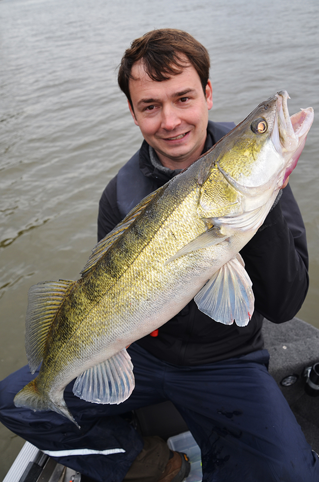 Pro-Guiding-Zander14334