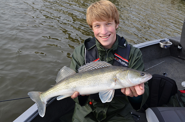 Pro-Guiding-Zander14335