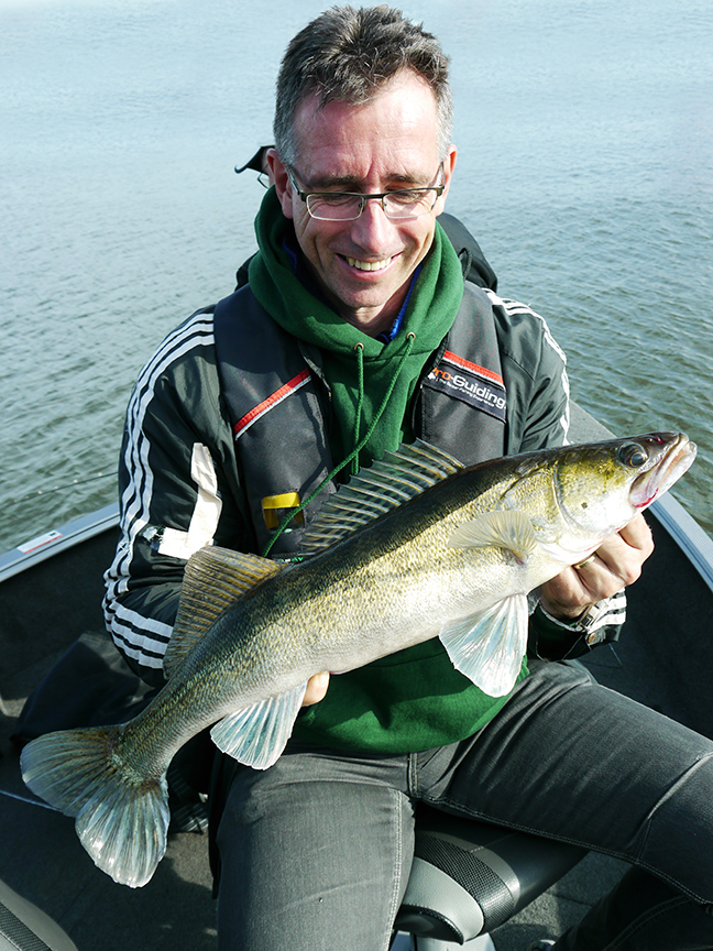 Pro-Guiding-Zander14337