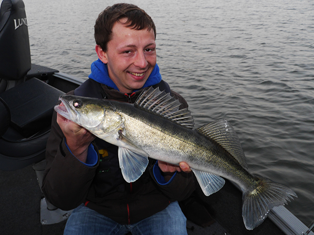 Pro-Guiding-Zander14345