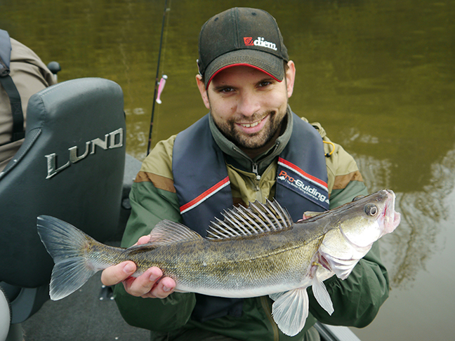 Pro-Guiding-Zander14350