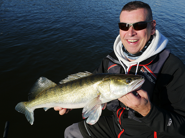 Pro-Guiding-Zander14352