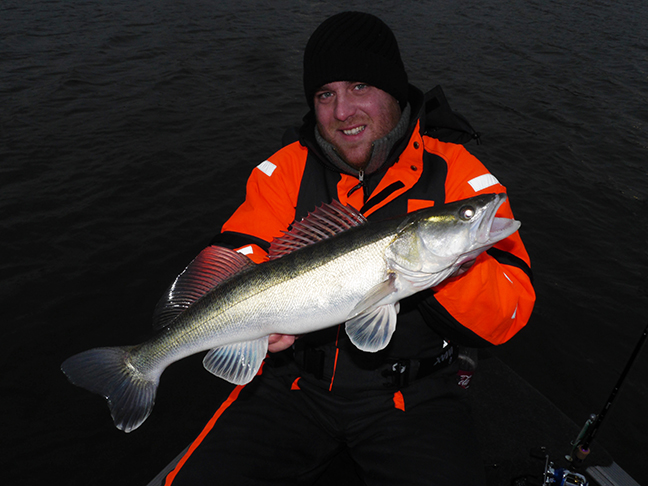 Pro-Guiding-Zander14410