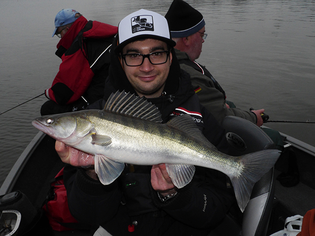 Pro-Guiding-Zander14414